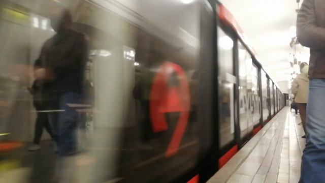 Поезд "Москва 2020" на станции Курская. смотреть онлайн