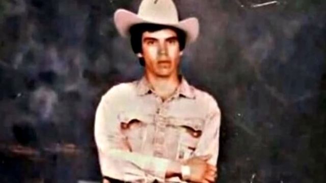 The Man Who Received a Death Note on Stage (Chalino Sanchez) смотреть онлайн