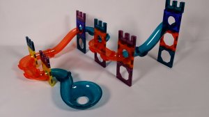 Распаковка магнитной горки для шариков.