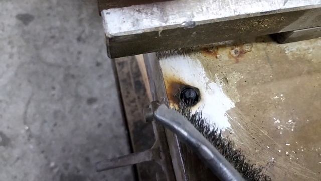 Как выкрутить сломанный болт? смотреть онлайн
