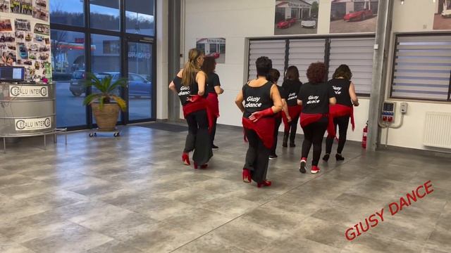 Bachatango Royal Coreo Petronela Calciu Eseguita dalle Giusy Dance смотреть онлайн