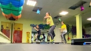 Простая симметричная связка для степ-аэробики.