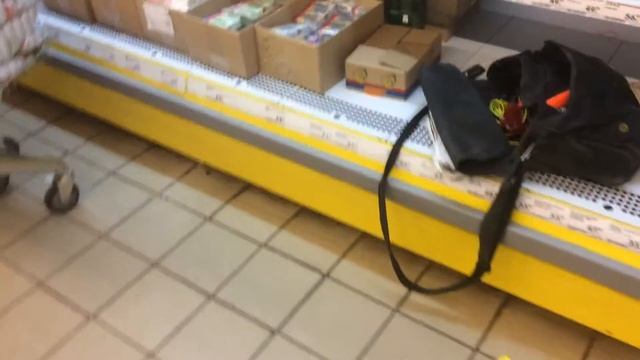 Пятерочка. Грязь в холодильниках!!! смотреть онлайн