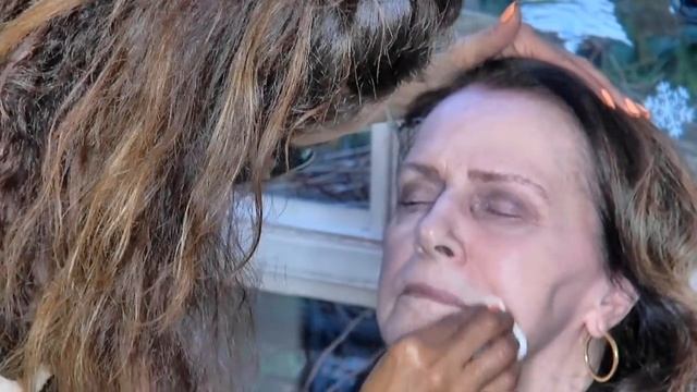 Дама элегантного возраста – преображение (прическа и макияж) смотреть онлайн