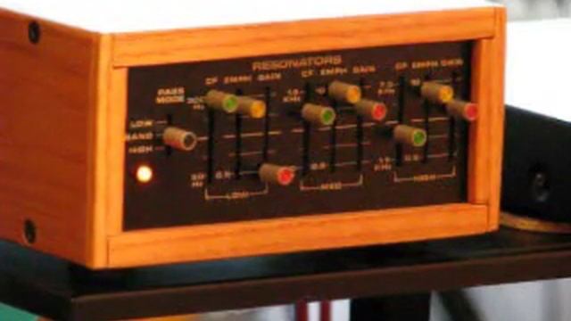 Polymoog Resonator Section смотреть онлайн