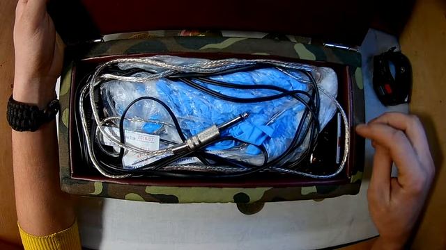 Самодельный сундучок из старого чемодана,кителя и пары метров доски