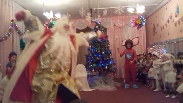 Танец Деда Мороза смотреть онлайн