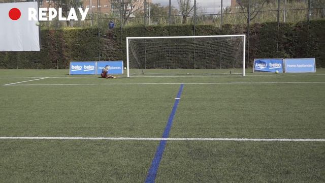 F2 TRAIN WITH FC BARCELONA - MESSI, SUAREZ, PIQUE, TURAN & TER STEGEN! Learn the Barça Way with Bek смотреть онлайн