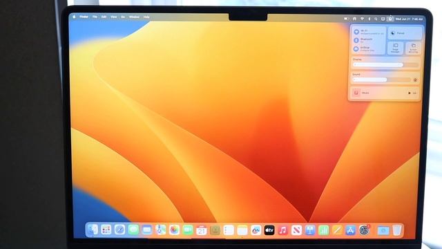 BEST 15 Inch MacBook Air Tricks & Tips! смотреть онлайн