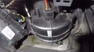 Замена моторчика вентилятора печки (отопителя) Volkswagen Touareg (Фольксваген Таурег)