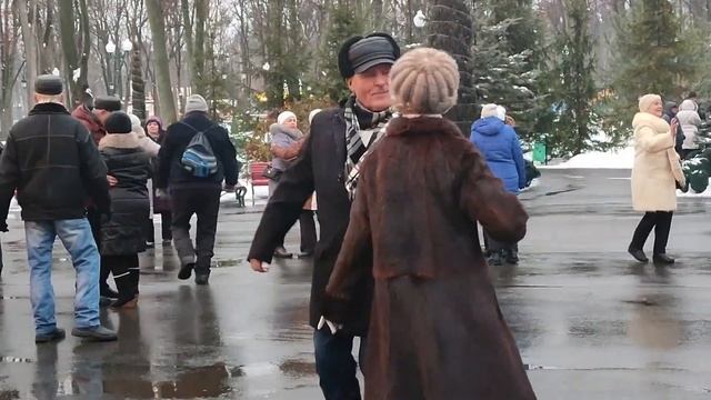 ЛЮБИ МЕНЯ ТАК, ЧТОБЫ СЕРДЦЕ ЗАБИЛОСЬ!???/ТАНЦЫ В ПАРКЕ ГОРЬКОГО ХАРЬКОВ ЯНВАРЬ 2022 смотреть онлайн