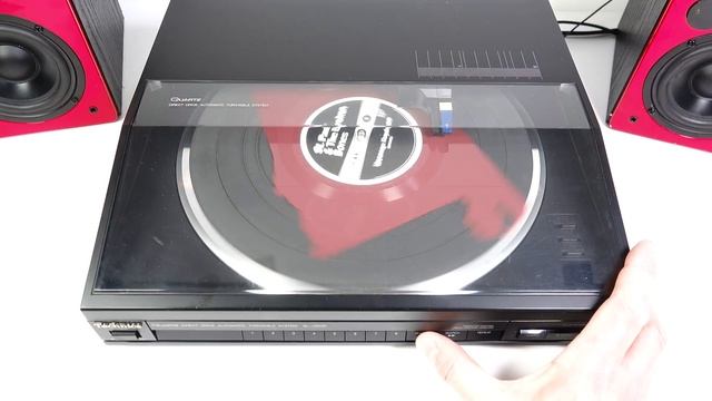Compact tech-filled Technics Turntables - old vs older смотреть онлайн