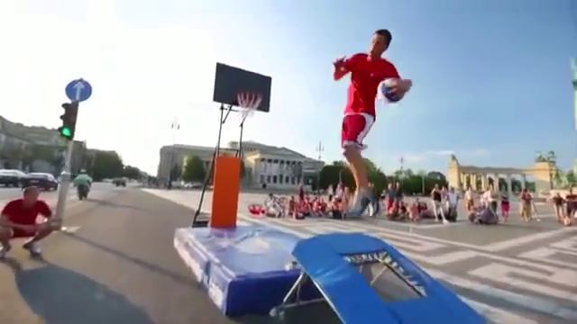 Супер видео Повелители баскетбольного мяча смотреть онлайн