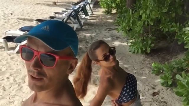 Дерзкая Девчонка Опять Без Трусиков. Девки На Пляже. смотреть онлайн