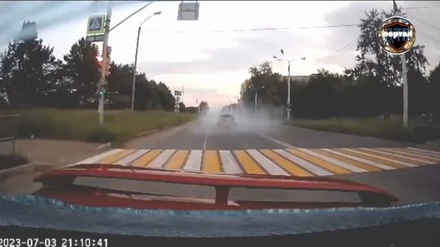 Не рассчитал тормозной путь: столкновение в Комсомольске-на-Амуре смотреть онлайн