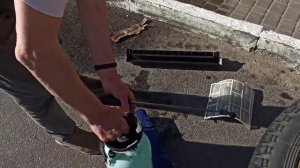 Чистка кондиционера при помощи садового  опрыскивателя.