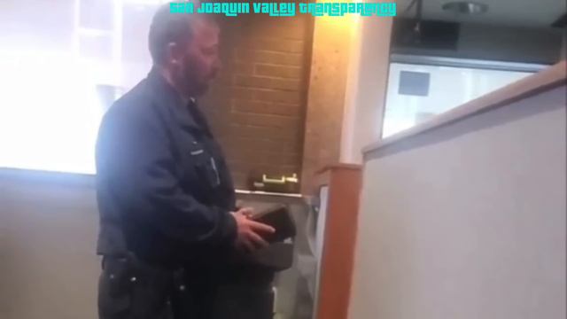 Exclusive video - Cop does the WALK of SHAME when he can’t kick me out смотреть онлайн