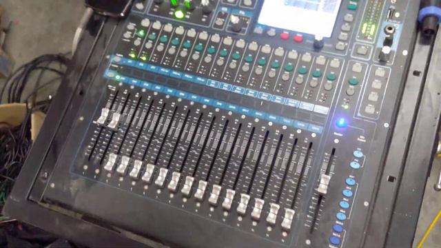 Микшерный пульт Allen&Heath QU-16 смотреть онлайн