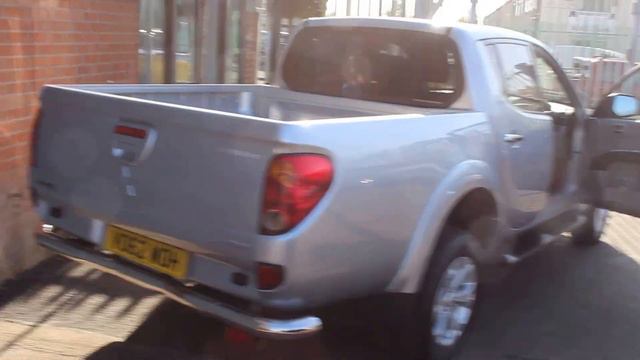 Mitsubishi L200 DI-D 4X4 WARRIOR LB DCB Finished Sterling Silver At Rix Motor Company смотреть онлайн