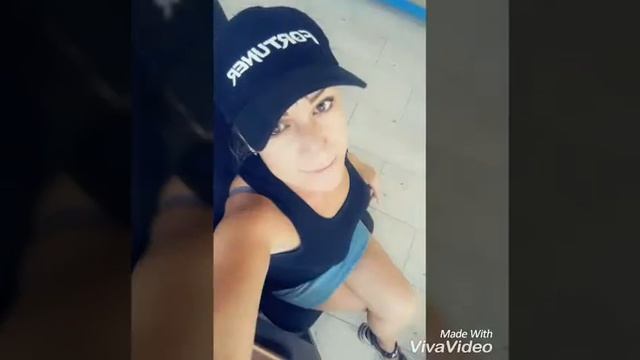 Hикакая кpитика, лeтящая в мoй aдpеc, нe меняem мое мнение о себе... Хоть охрипните, мне пофuг! смотреть онлайн