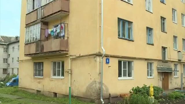 Жители дома в поселке под Вологдой добились замены кровли смотреть онлайн