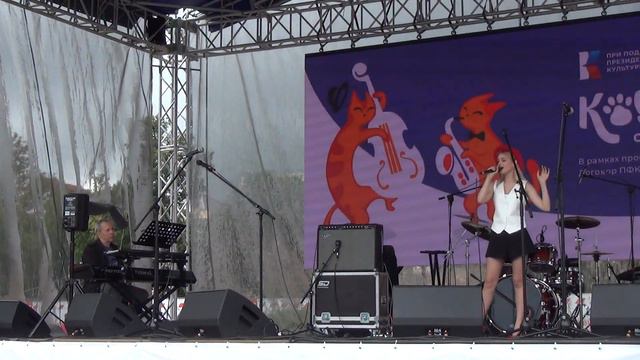 Сергей Струков и Уна Косурс - Fly Me To The Moon смотреть онлайн