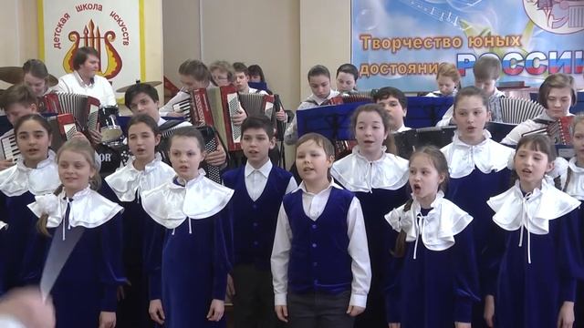 Музыка Ю. Чичкова, слова М. Пляцковского «Музыка и дети» исполняет сводный хор Лакинской ДШИ. смотреть онлайн
