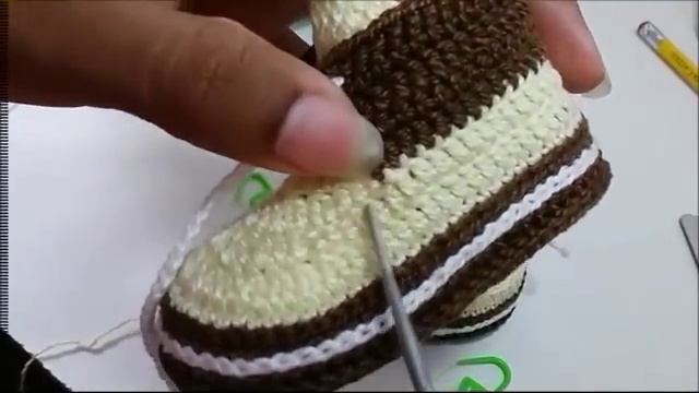 Tênis KAIO De Crochê - Tamanho 09 Cm - Crochet Baby Yara Nascimento