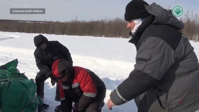 Три рыбака из Удачного десятилетями не изменяют любимому хобби смотреть онлайн