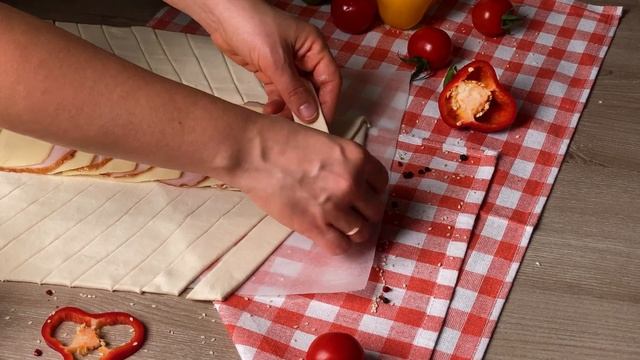 Косичка из слоеного теста с ветчиной и сыром 5 минут и ГОТОВО! смотреть онлайн