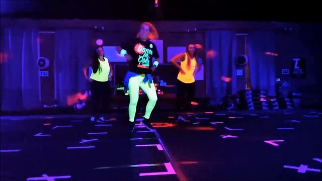 Pippa T Zumba® - La Mordidita by Ricky Martin Feat. Yotuel - Dance Fitness смотреть онлайн