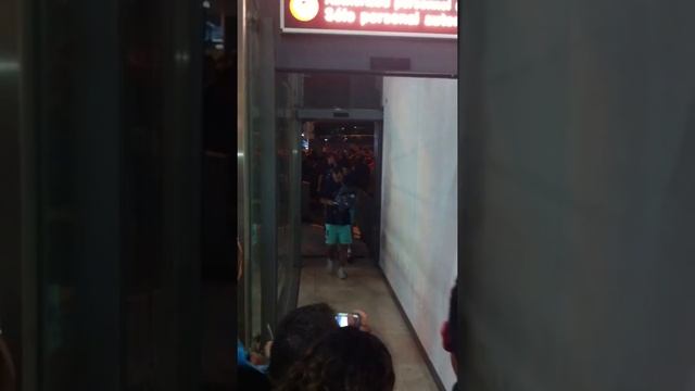 F.C BARCELONA. CAMPEONES DE LIGA AEROPUERTO VALENCIA смотреть онлайн