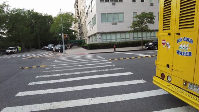 Нью-Йорк Манхэттен Где Отдыхают Сливки Общества Central Park смотреть онлайн