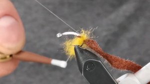 Мушка на хариуса со спинкой из мягкой пенки