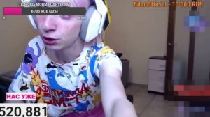 Даша Канарейка сошла с ума и сломала дверь