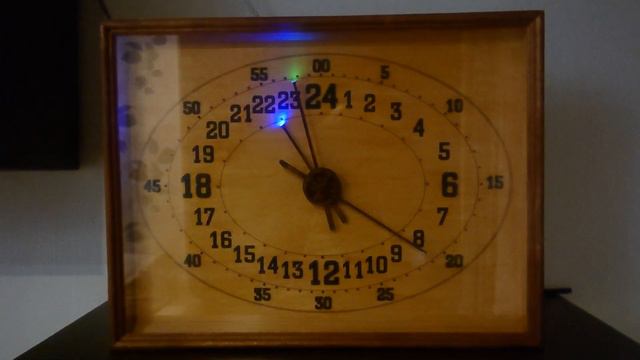 часы с подсветкой стрелок смотреть онлайн