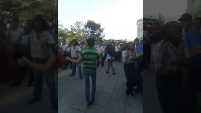 #PELUCHE DEMUESTRA A LA SANTANECA QUE HAY MAS QUE BAILAN CON EL смотреть онлайн