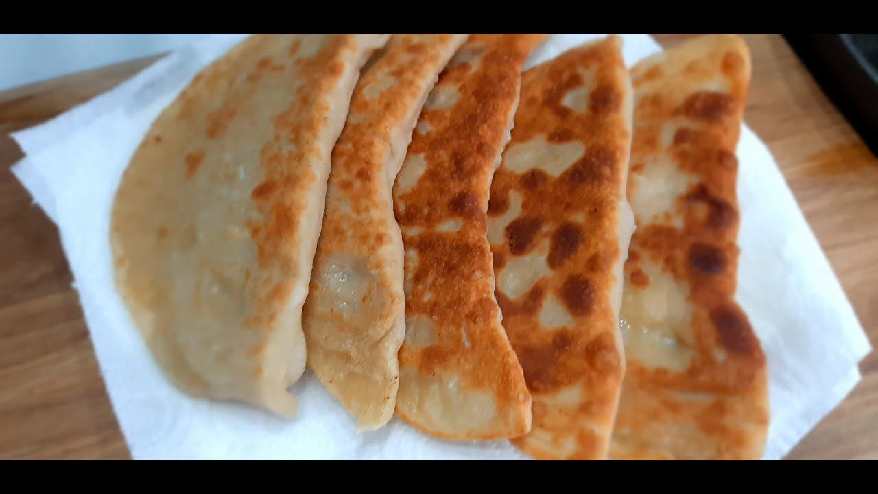 Золотистые чебуреки. Бархатное тесто на ряженке и сочная начинка! смотреть онлайн