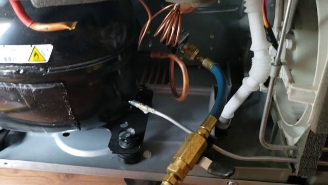 Adding R600a refrigerant in an LG refrigerator смотреть онлайн