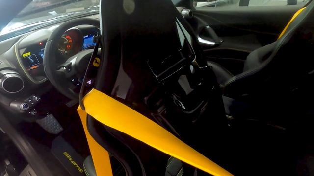 ? 2020 Ferrari 812 Superfast 2020 800cv [Walkaround] смотреть онлайн