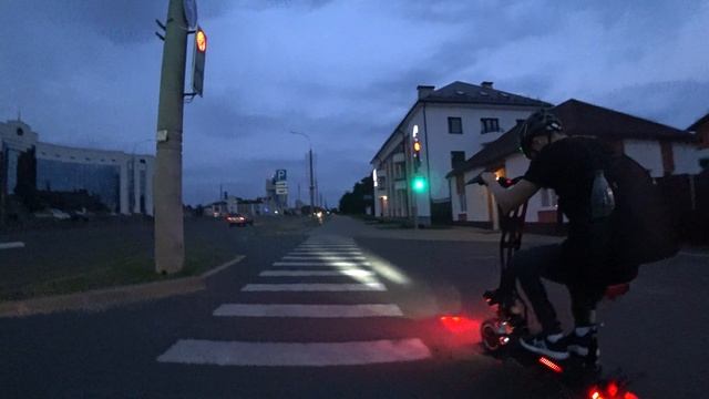 Электросамокат Ultron T 128 = по ночному Бресту смотреть онлайн
