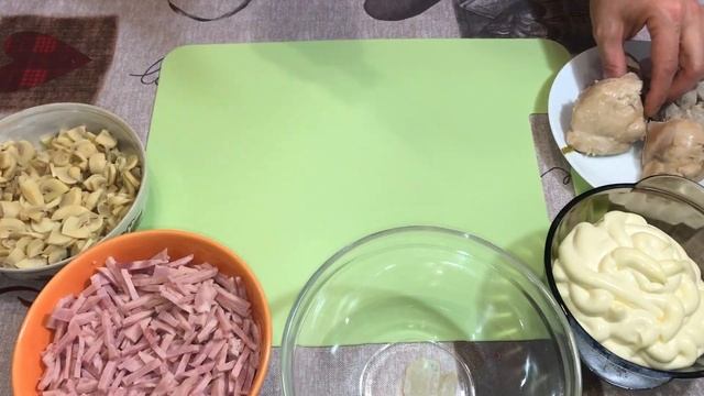 САЛАТ КАПРИЗ!!! САЛАТ КАПРИЗ С ВЕТЧИНОЙ!!!