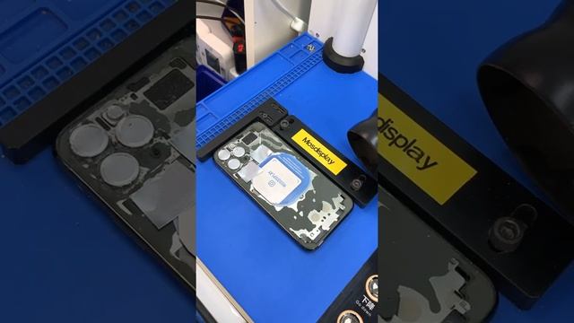 Замена задней панели iPhone 11 Pro лазером смотреть онлайн