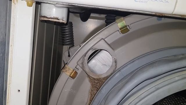 Почему стиральная машина течет снизу при стирке, Решение проблемы смотреть онлайн