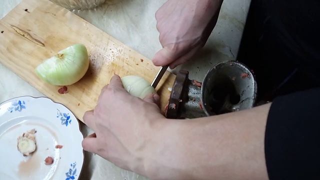 Котлеты из говядины. Классический рецепт с советской мясорубкой времён СССР. смотреть онлайн