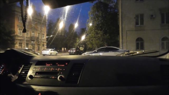 "Сотрудники ППСП и ДПС скрылись от водителя в 77 отделе полиции …" смотреть онлайн