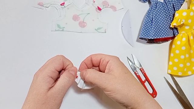 Мастер класс Платье с крылышками для куклы смотреть онлайн