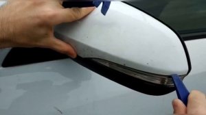 Замена повторителей поворотников в зеркалах на Lada Vesta