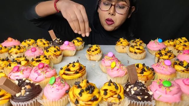 50 Cupcake Eating Challenge| Chocolate Cake, Strawberry Cake | Big Bites | Asmr Eating | Mukbang смотреть онлайн