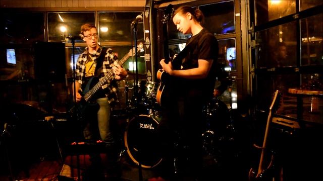 Groovy Time - Red Moral Love (Live @ Resto-Bar La Maisonnée) смотреть онлайн